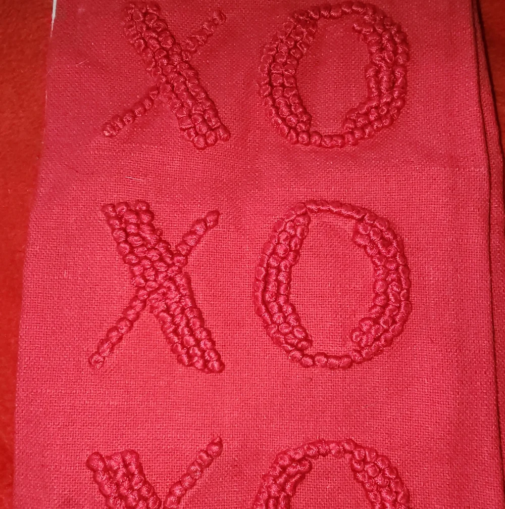 NWT XOXO CUPCAKE & CASHMERE 2PC TOWEL SET ❤️✨️